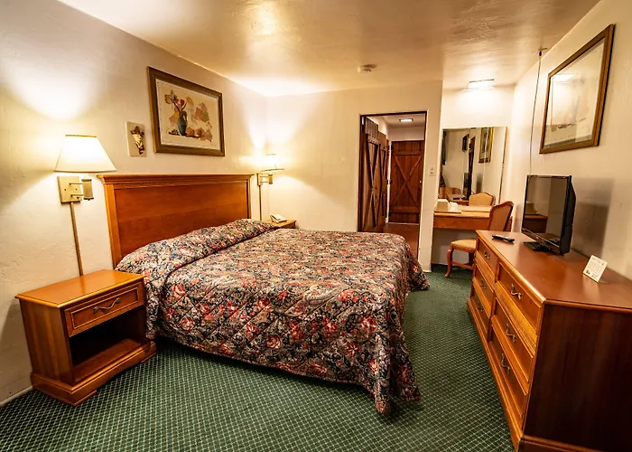 Sands Motel 2*